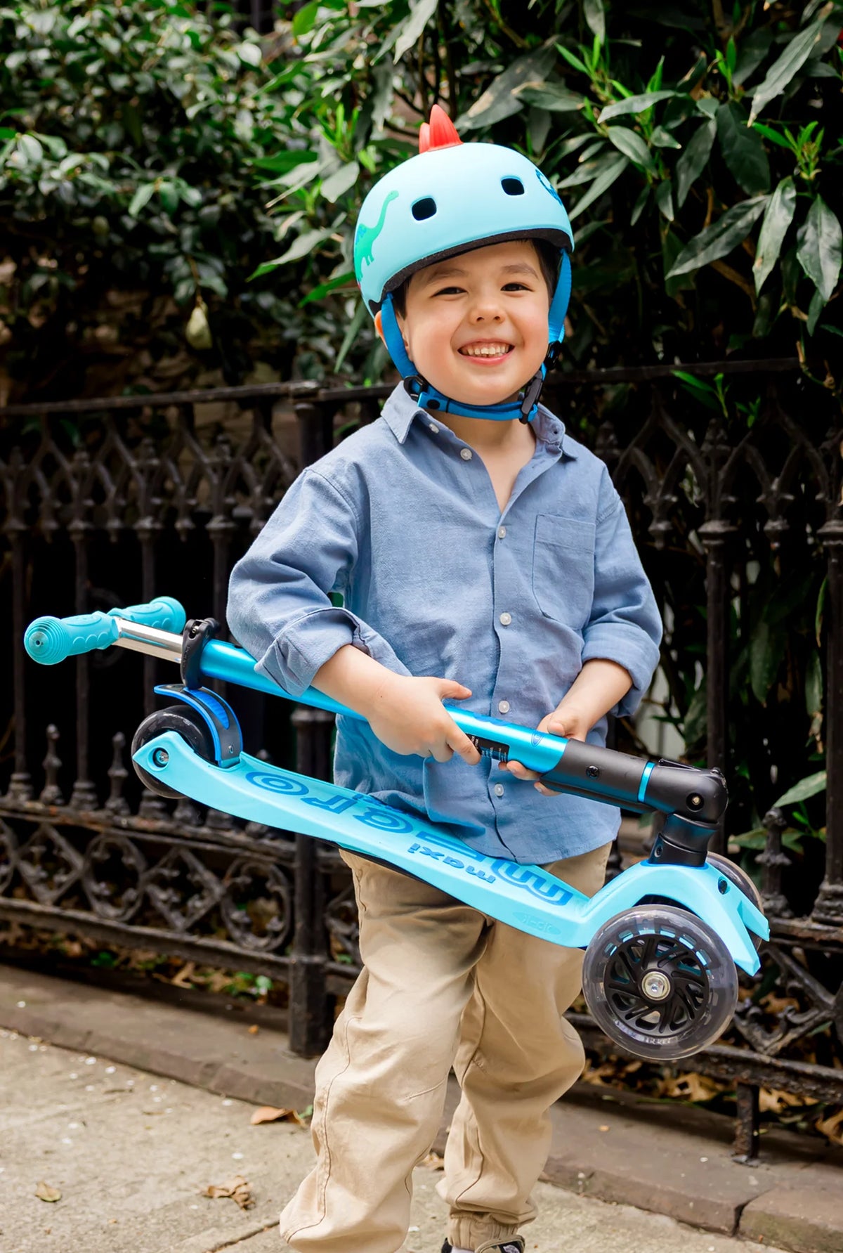 Micro Kickboard Maxi Deluxe Foldable LED Scooter Age 5-12