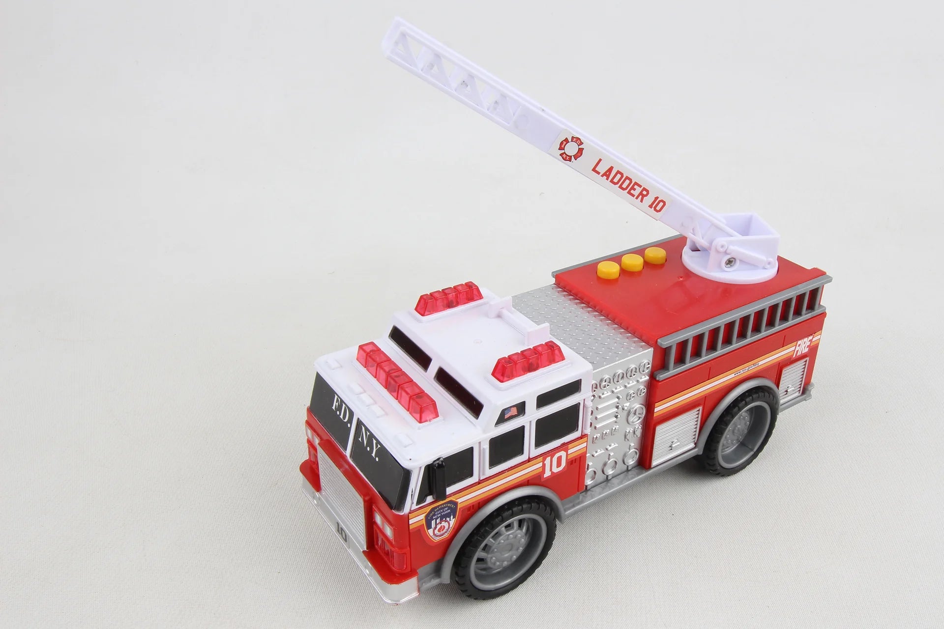 Daron FDNY FIRE TRUCK W/LIGHTS & SOUND