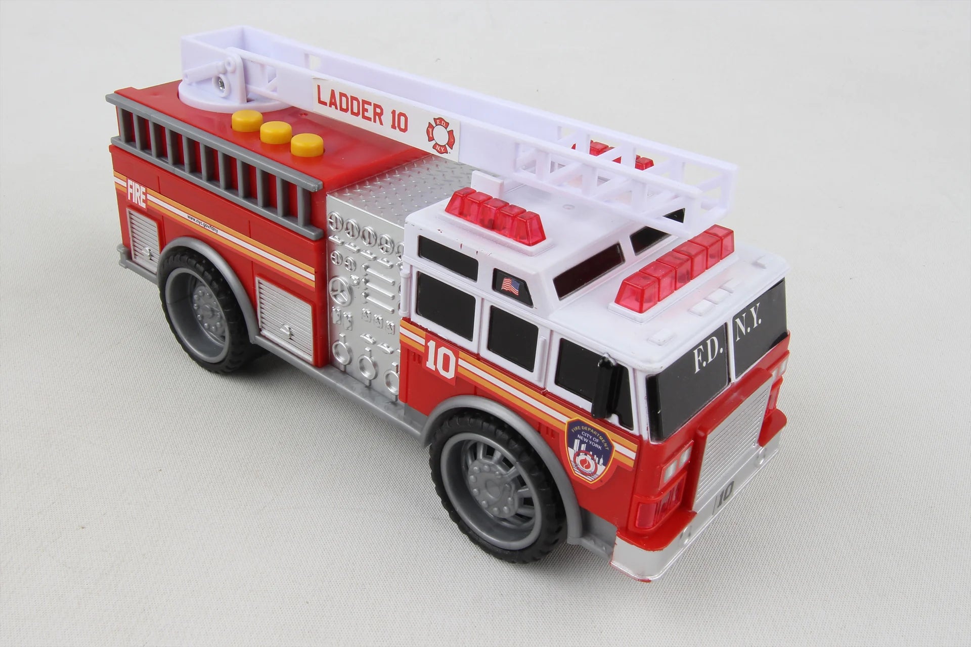 Daron FDNY FIRE TRUCK W/LIGHTS & SOUND