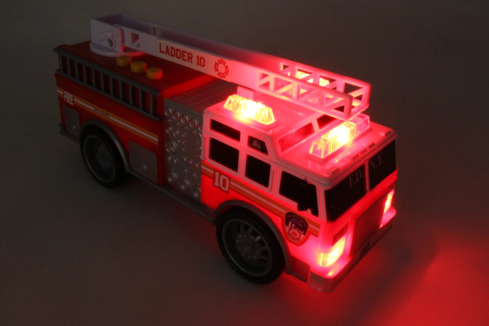 Daron FDNY FIRE TRUCK W/LIGHTS & SOUND